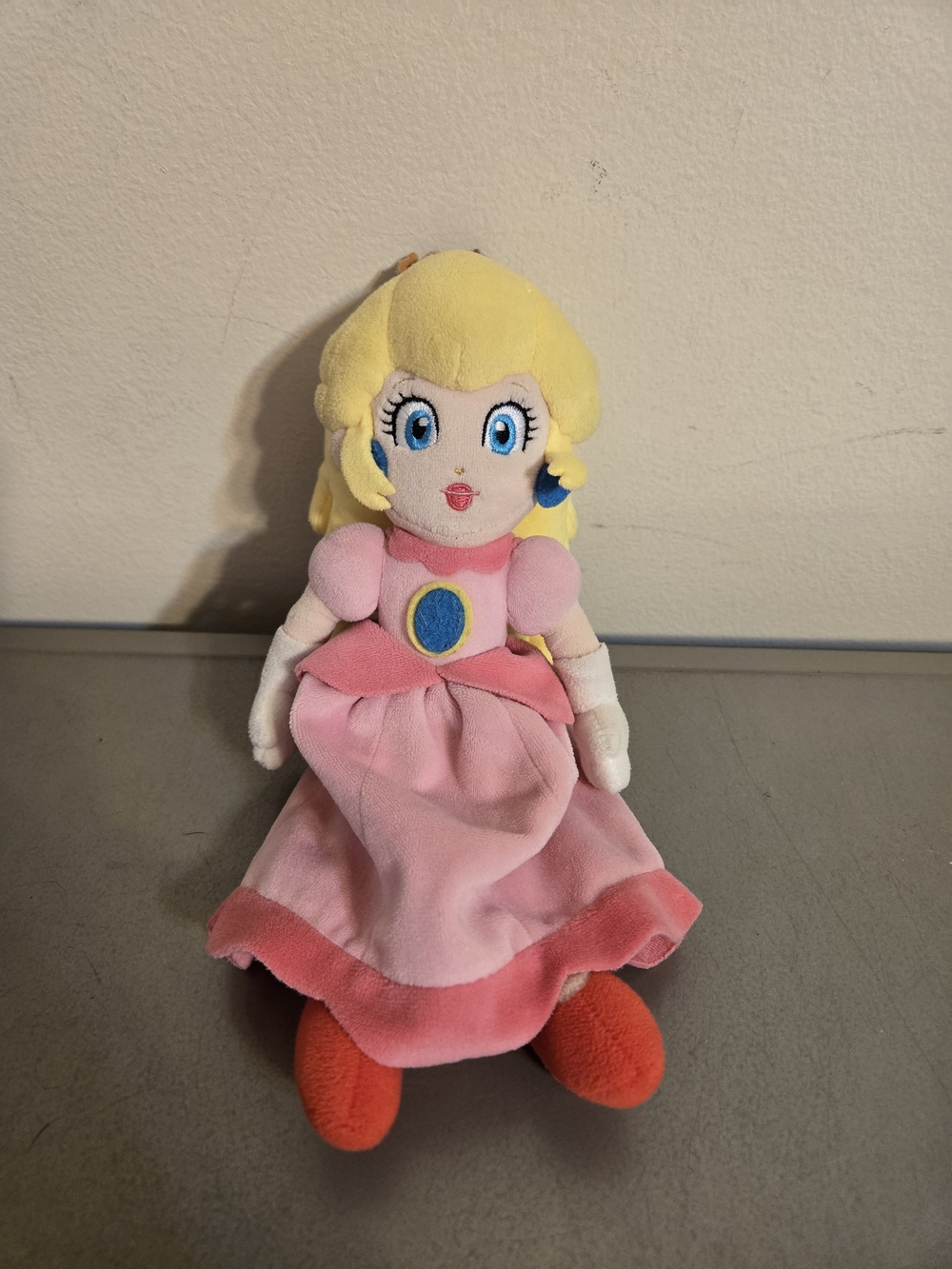 Nintendo Super Mario Peach 9.5" Plush Toy